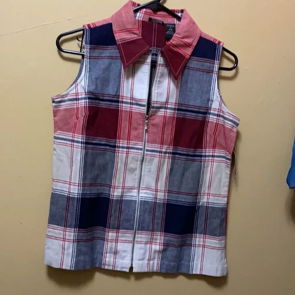 WOMENS NORTHCREST PLAID ZIP SLEEVELESS SHIRT